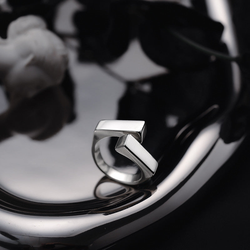 Geometric square ring