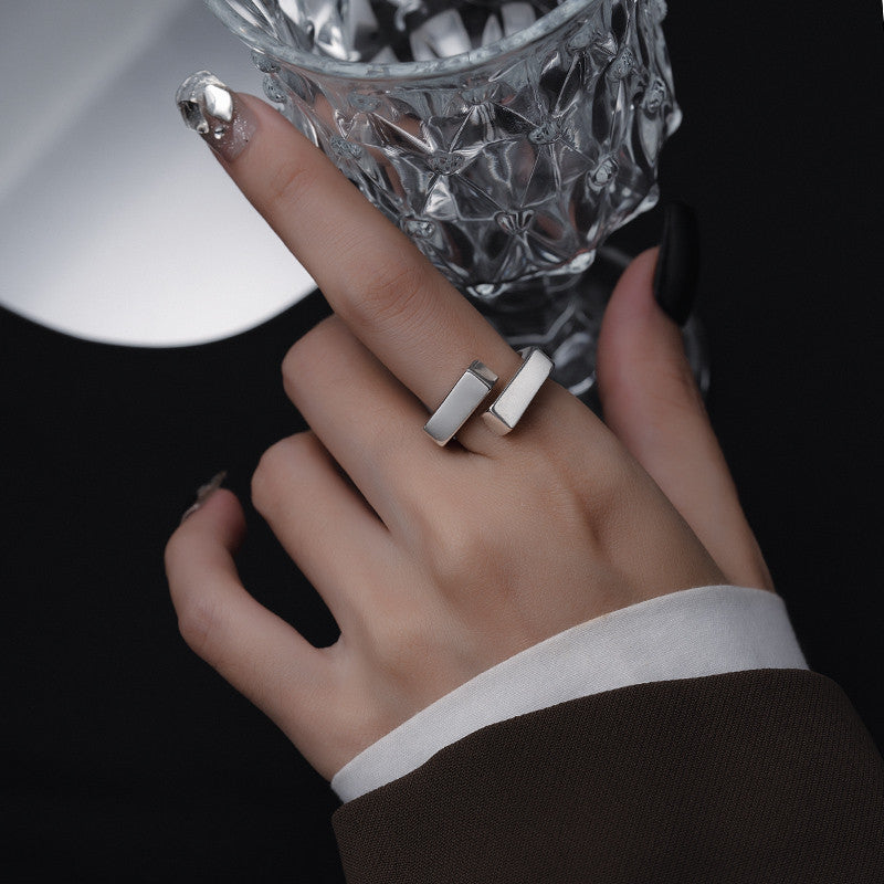 Geometric square ring