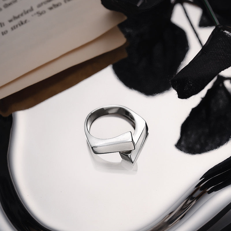 Geometric square ring