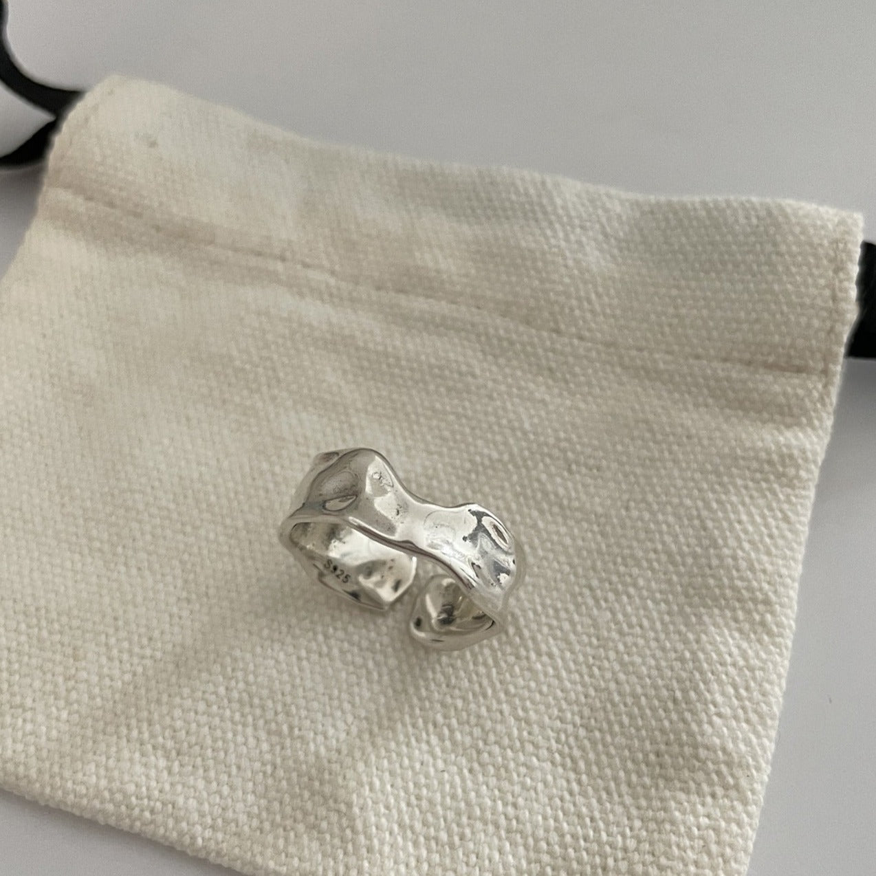 Geometric square ring