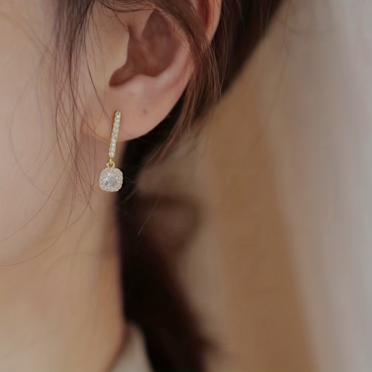 Luxurious Zircon-Inlaid Copper Bridal