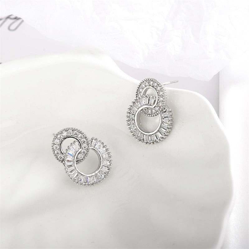 The Elise interlocking circle earrings