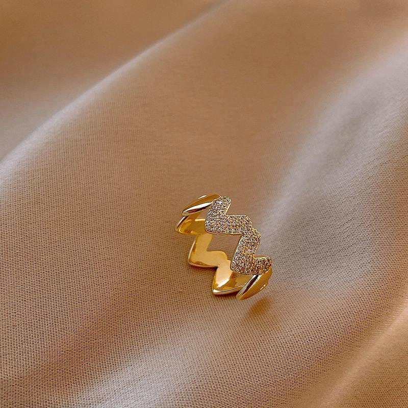 HeartGlow – Chic Adjustable Gold Fashion Ring