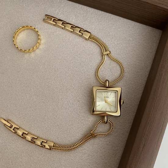 Golden Luxe – Square Dial Waterproof Chain Watch