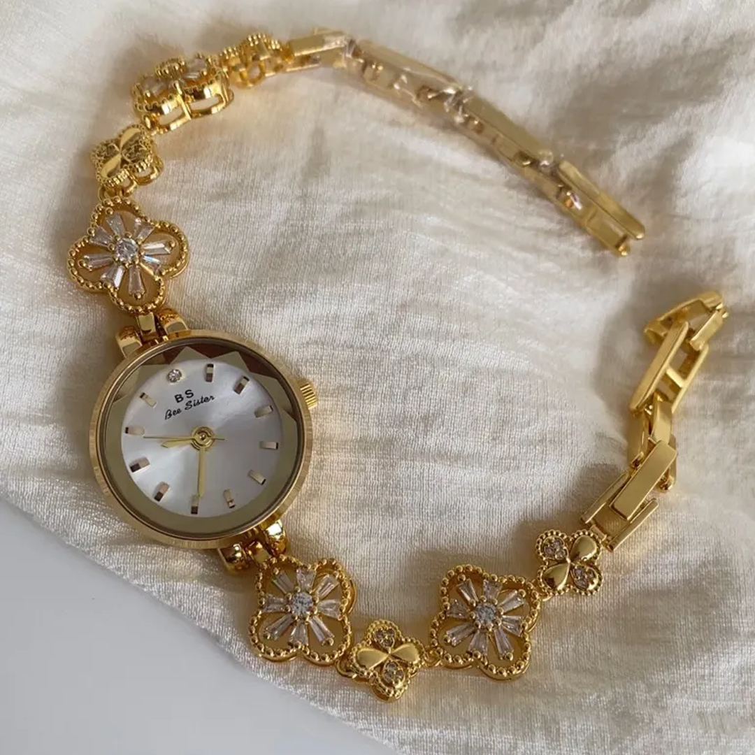 Lucky Clover – Gold-Tone Bracelet Watch with Sparkling Zirconia Accents