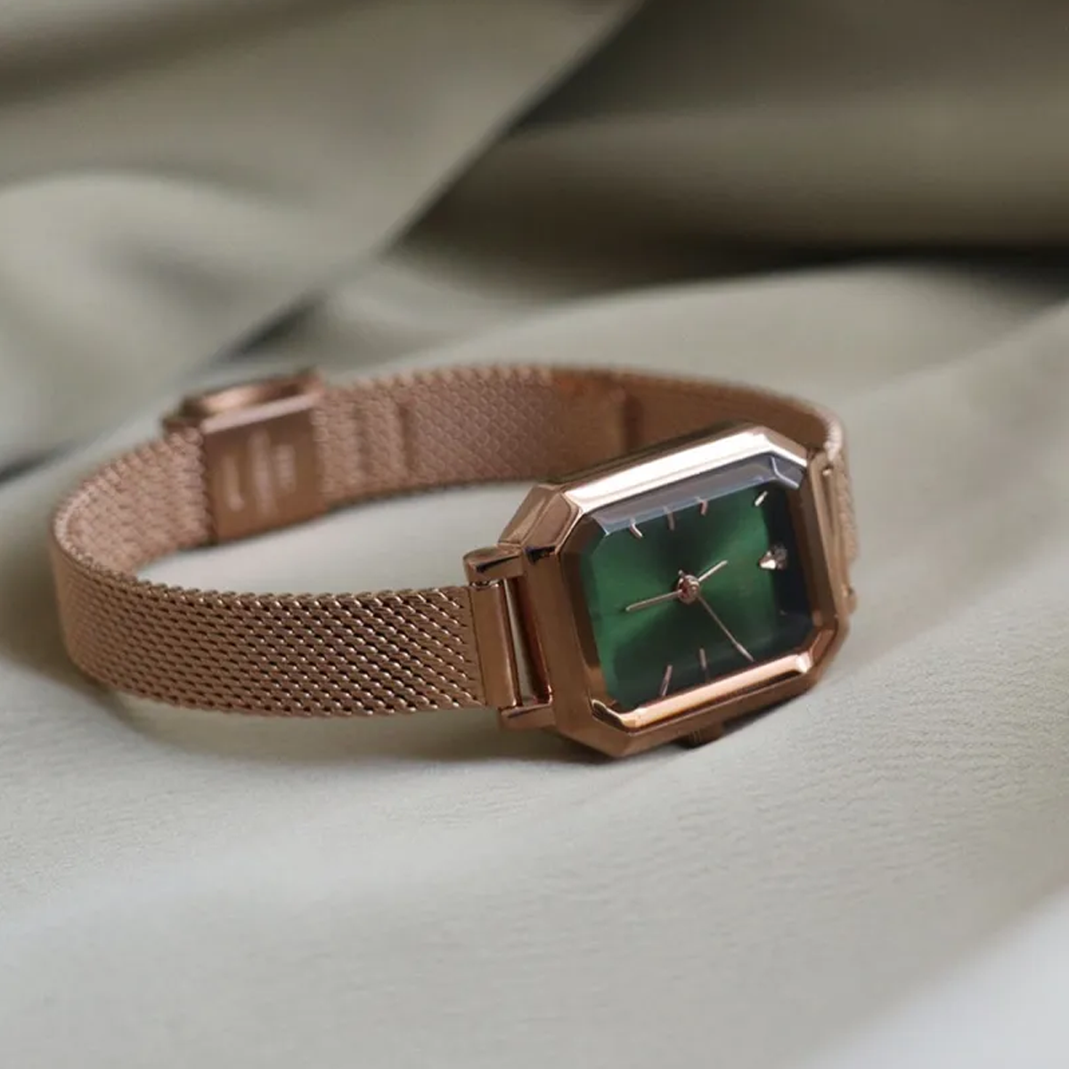 Champagne Green Petite Timepiece – Refined Quartz Watch in Soft Tones