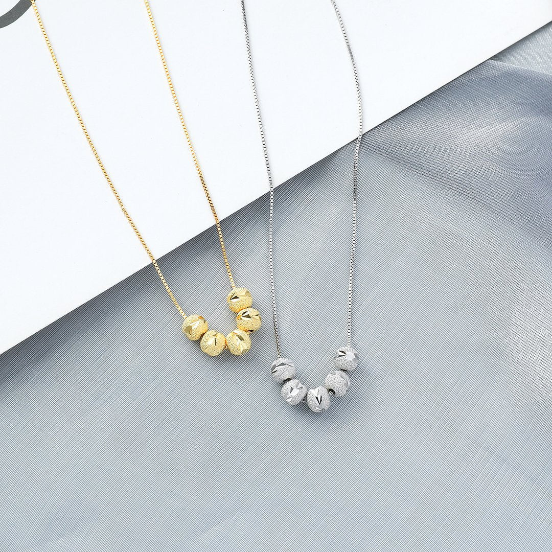 Necklace with beads of calmness