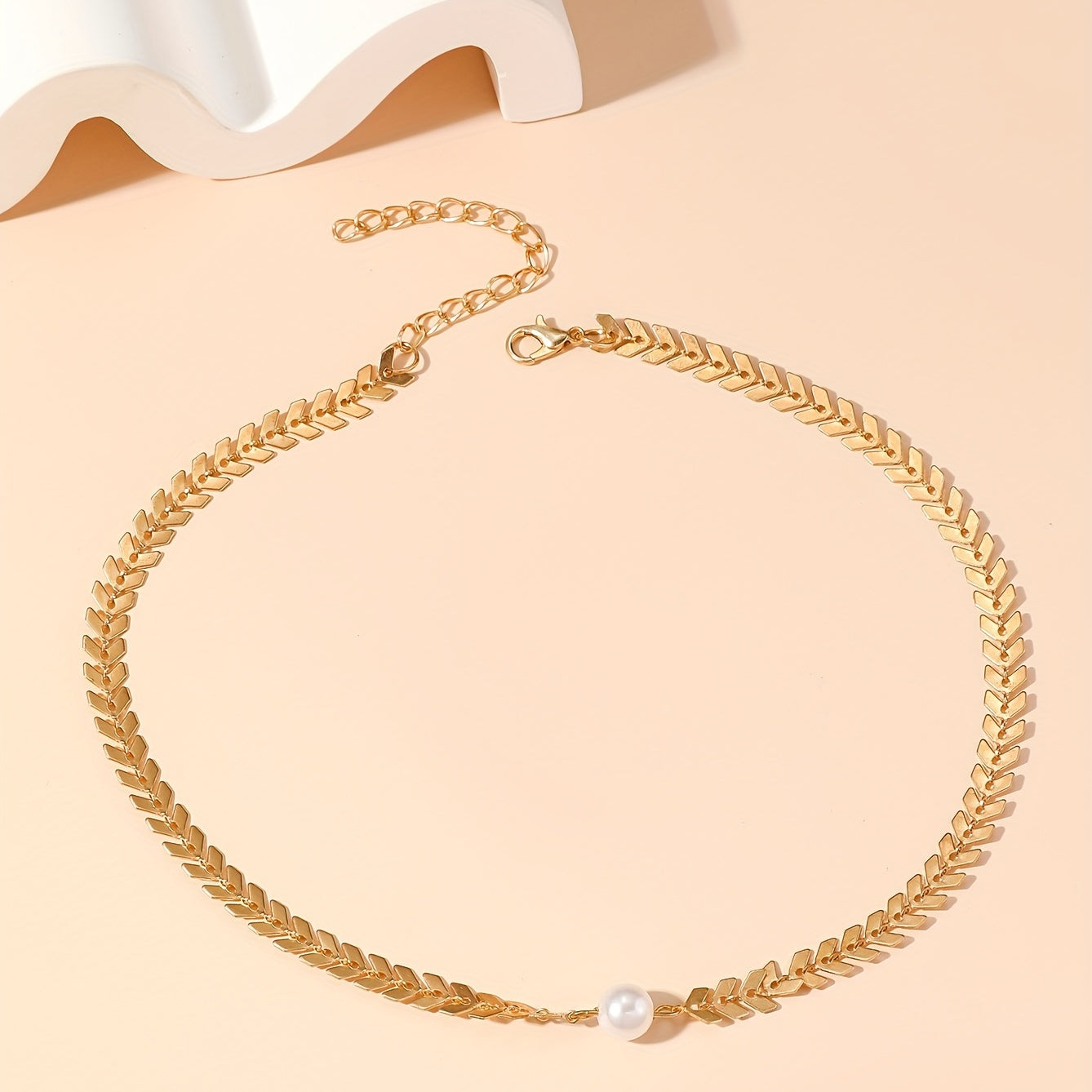 Golden Serenity Elegant Leaf & Pearl Necklace for Casual to Chic Looks