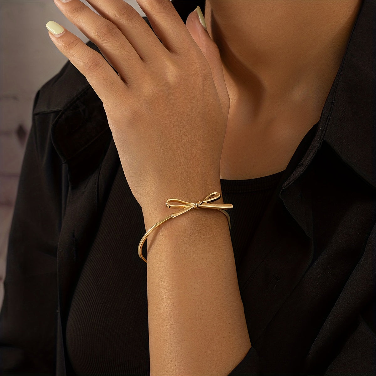 Vintage-Style Open Bangle with Simple Bow