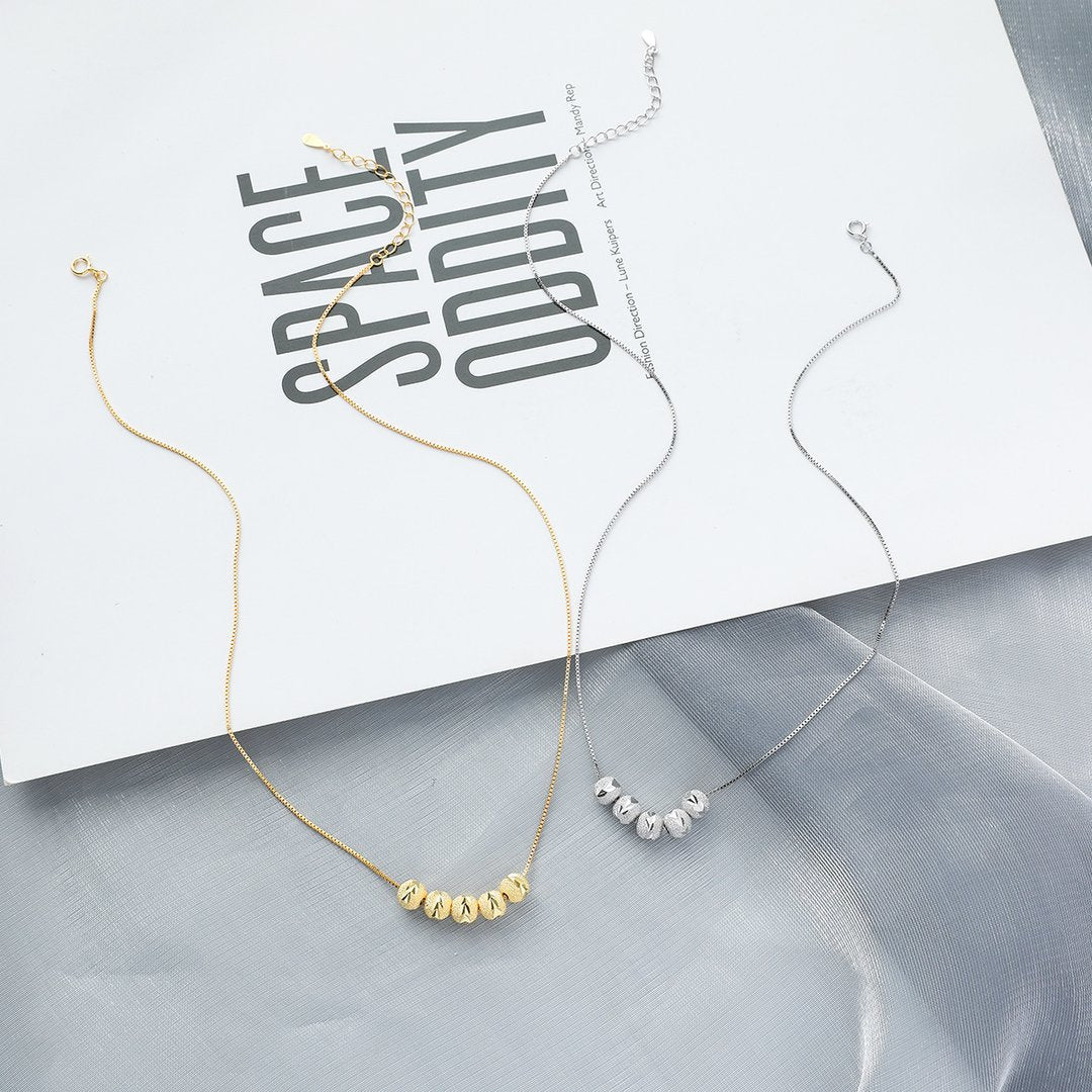 Necklace with beads of calmness