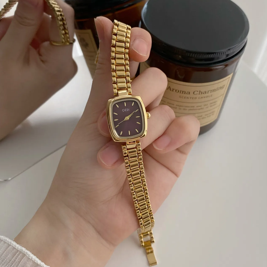Golden Charm – Rectangular Chain-Link Bracelet Watch
