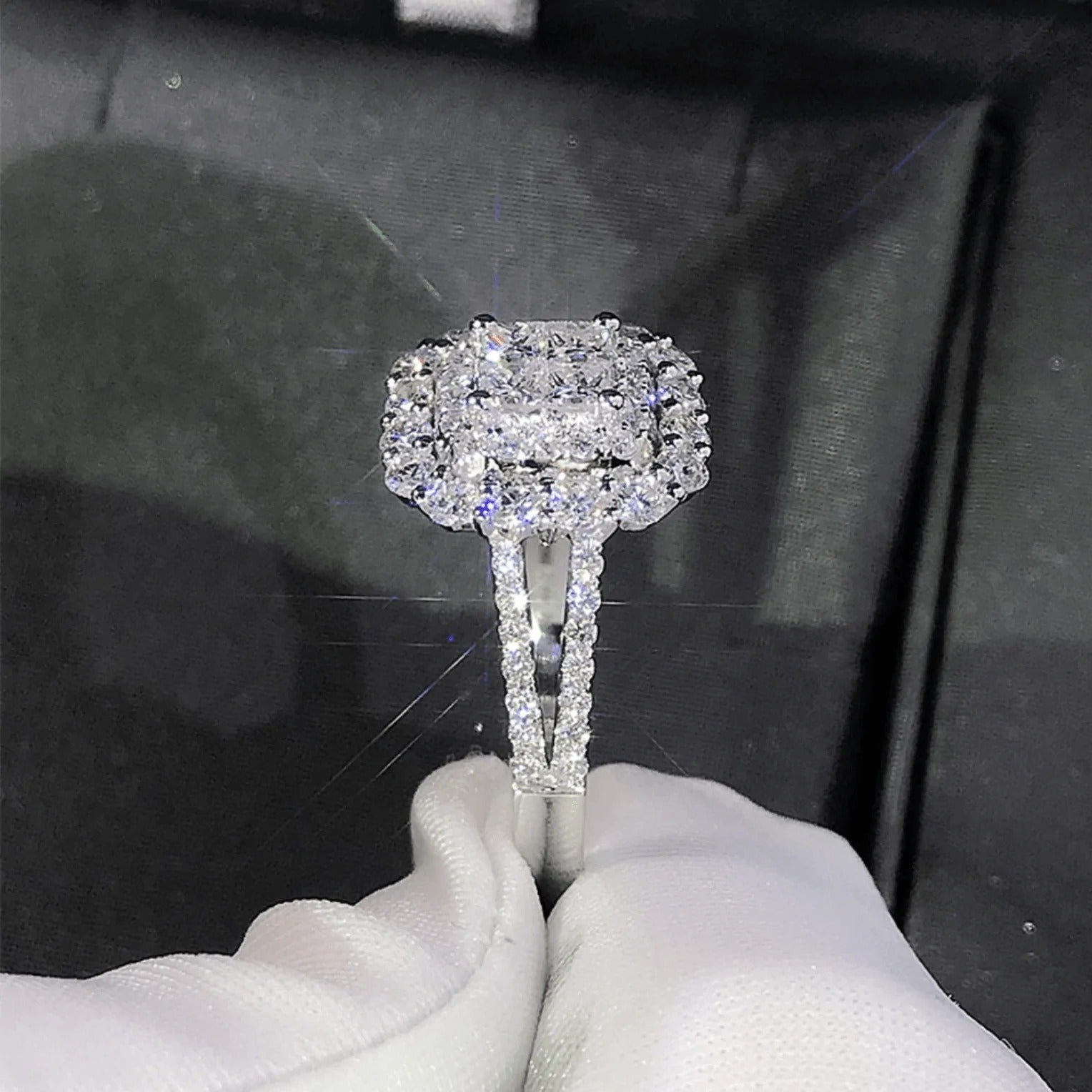 The Square Pillow Ring Gabrielle