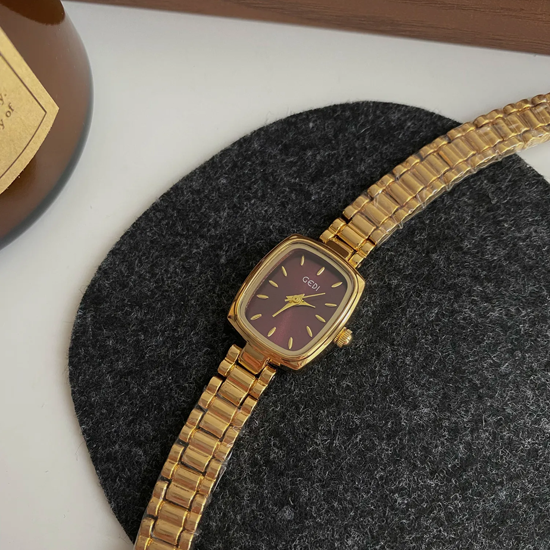 Golden Charm – Rectangular Chain-Link Bracelet Watch