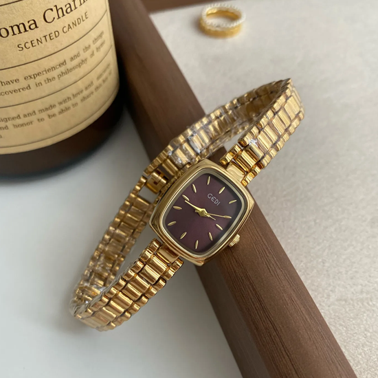 Golden Charm – Rectangular Chain-Link Bracelet Watch