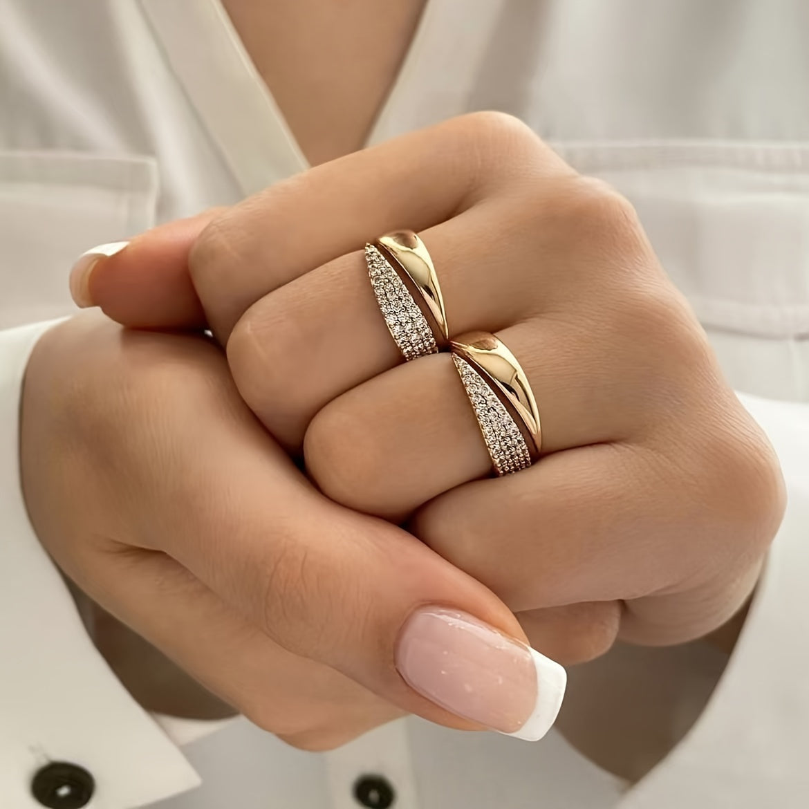 Ladies' ring with pointed wing motif - synthetic zirconia