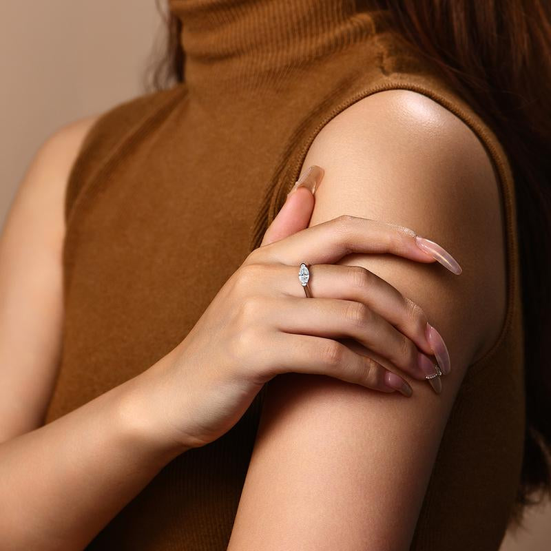Hailey Signature Slim Ring in 18k Gold