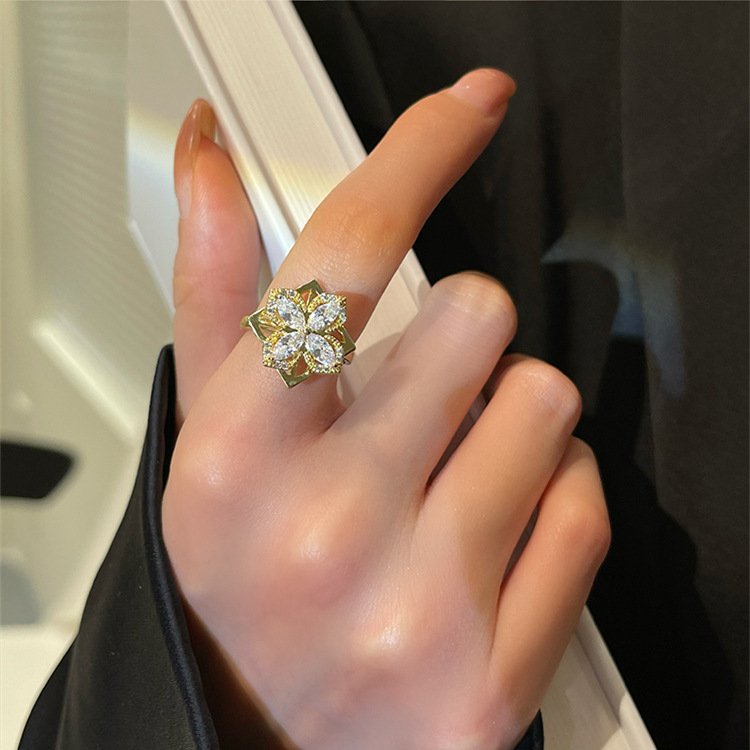 Rotating Clover Four Zirconia Ring & Necklace