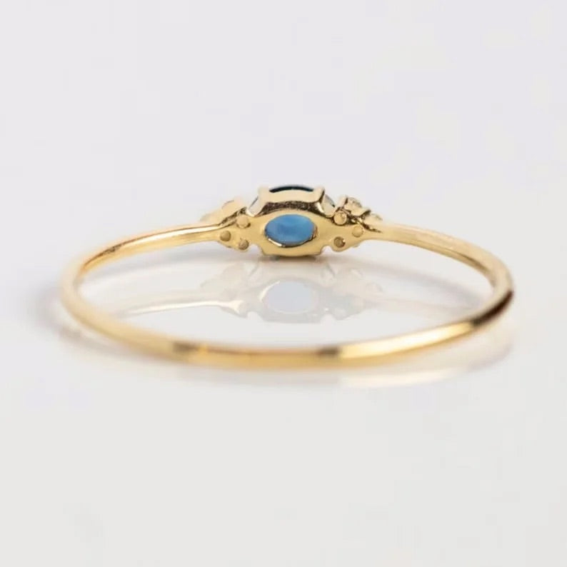 Elegant birthstone ring - Art Deco design