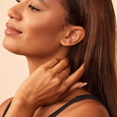 Essential Round Studs in 16k Gold | Everyday Luxury