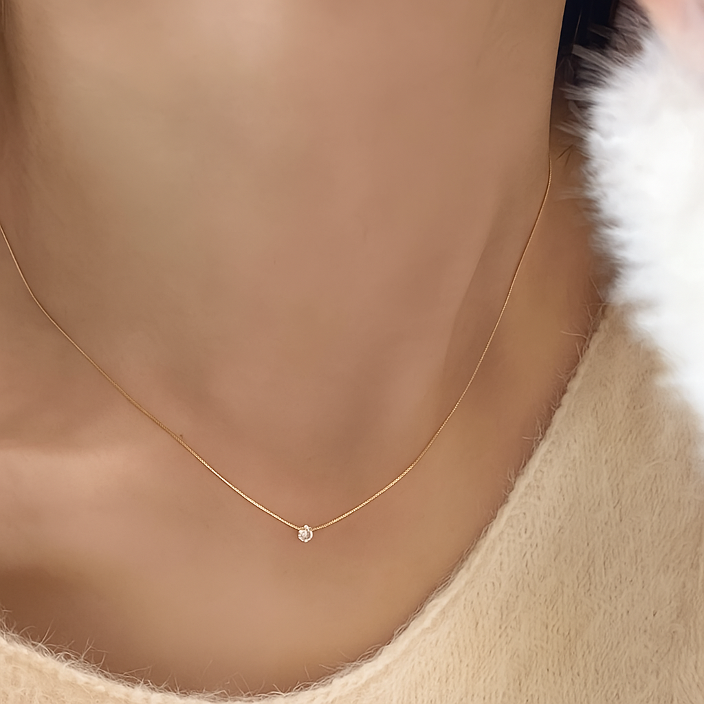Unique European Style Golden Rhinestone Pendant Necklace for Women