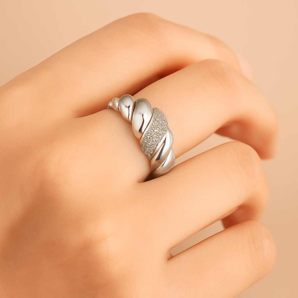 Exquisite Croissant Ring - Light Luxury Women's Accessories