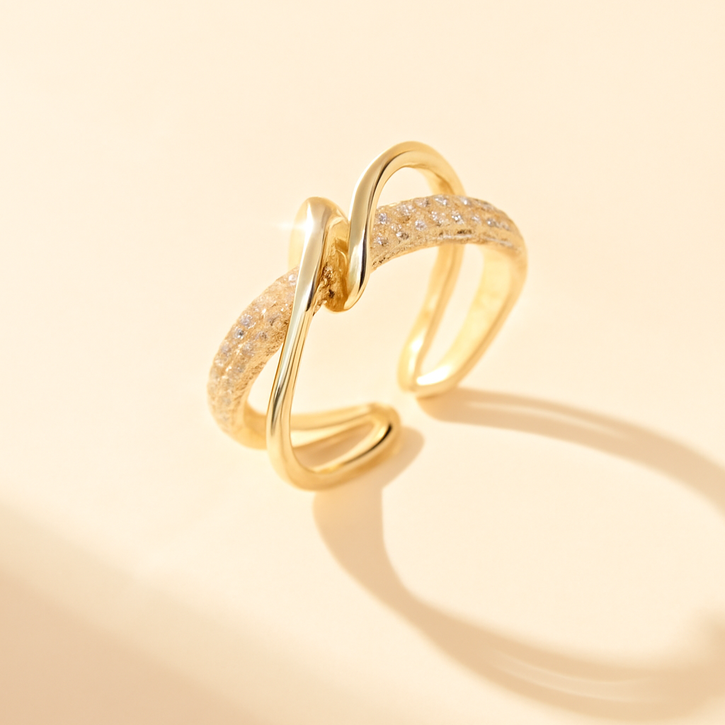 Sparkling ring with synthetic zirconia in elegant gold-colored copper