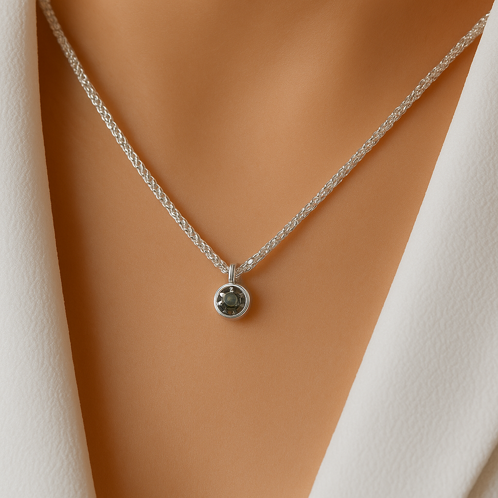 Silver Star Necklace with Olive Green Gloss - Light Luxury Summer Style