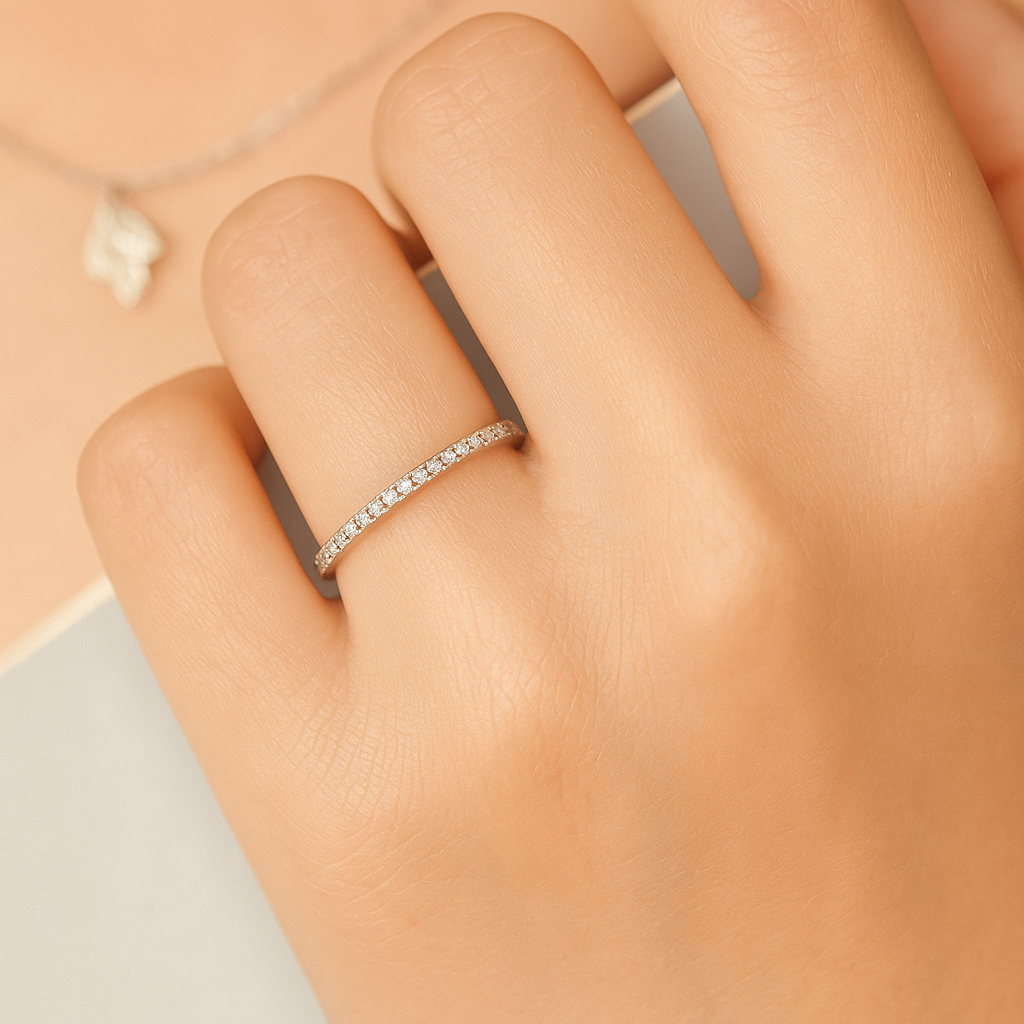 Ladies Ring of 925 Silver with Synthetic Zirconia - Elegant Design