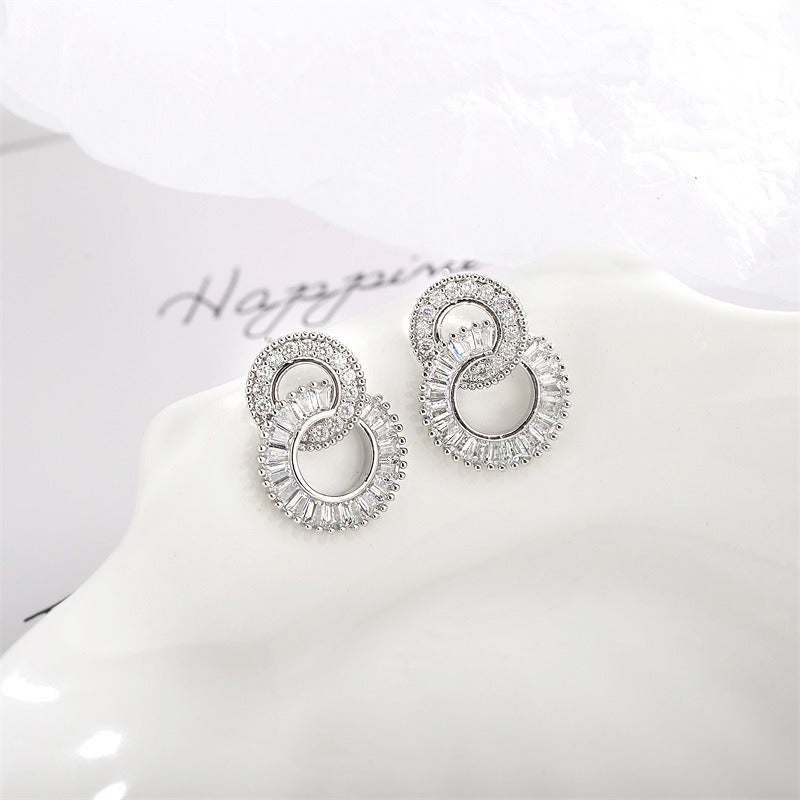 The Elise interlocking circle earrings
