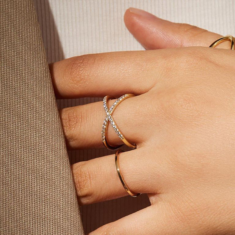 Eva's gold ring
