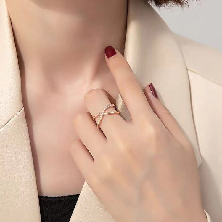 Eva's gold ring