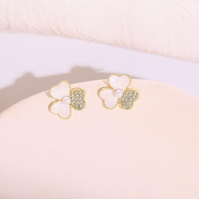 Zania Flower Leaf Pearl Earrings