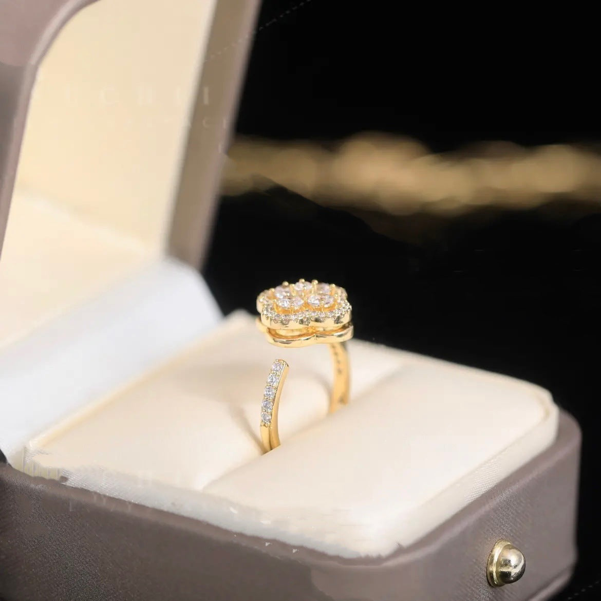 Rotating Clover Ring – Seraph Collection