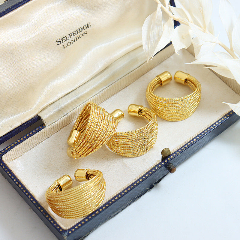 Vera Gold Ring with Open Tip