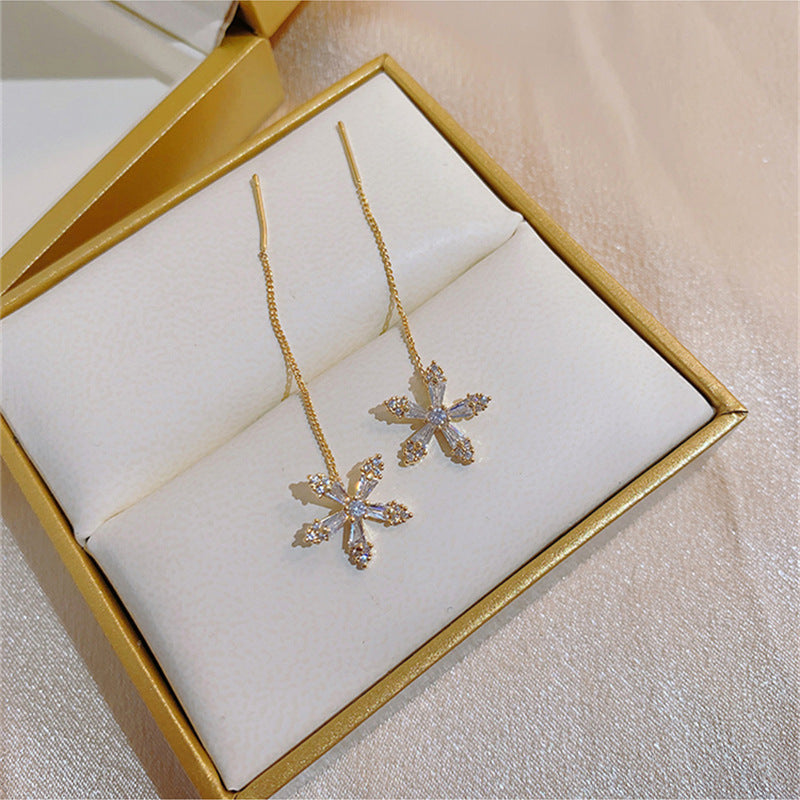 Shiny diamond flower earrings