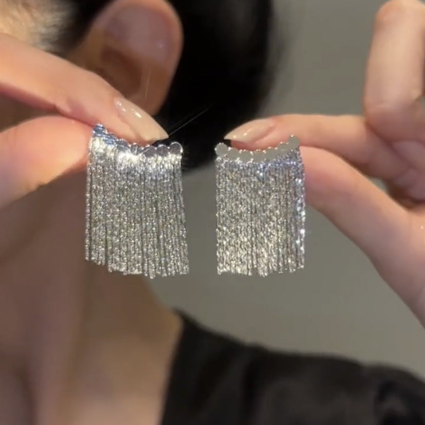 Long earrings with curved bar and tassel