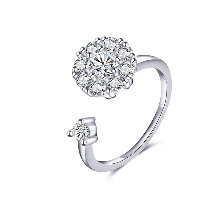 Tranquil Sparkle: Zirconia Spinner Ring