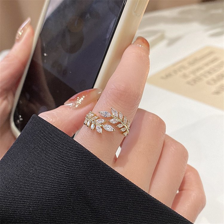 Wreath of Light: Gold-Plated Zirconia Ring