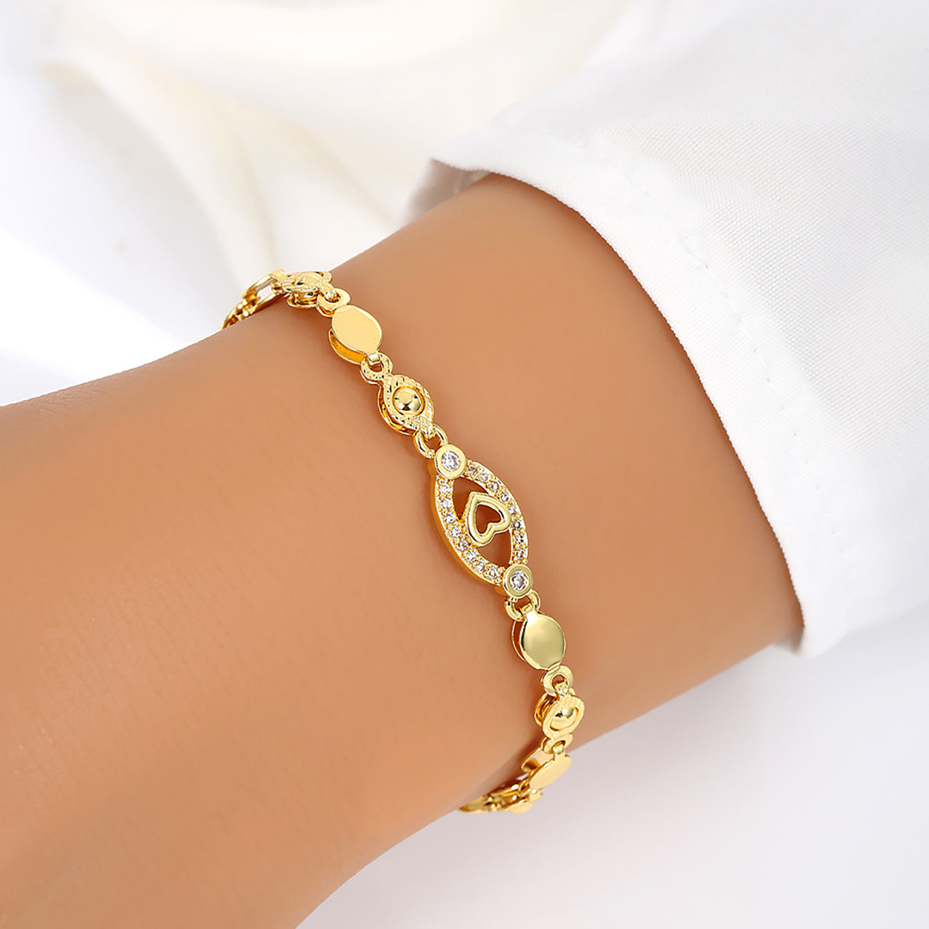 Sparkling Openwork 18K Gold Heart and Leaf Bracelet