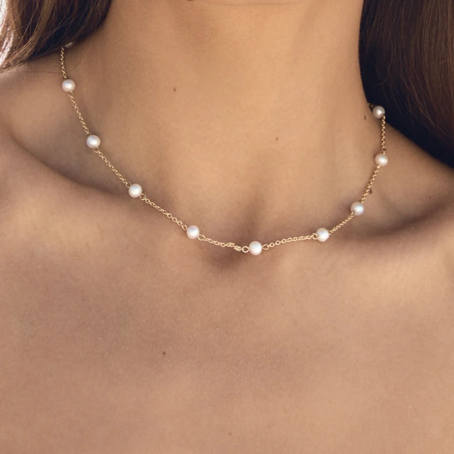 Necklace with freshwater pearls