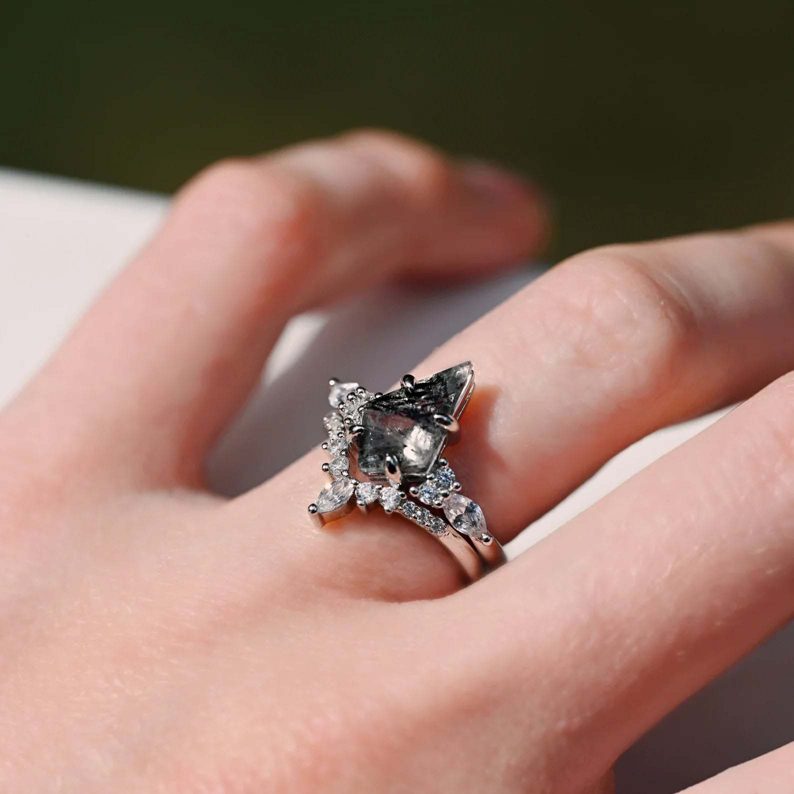 Raw diamond ring with salt-and-pepper effect - Galaxy-inspired engagement set in kite cut