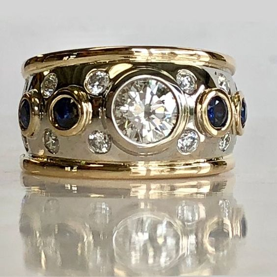Inlaid Zirconia Ring in Antique Gold