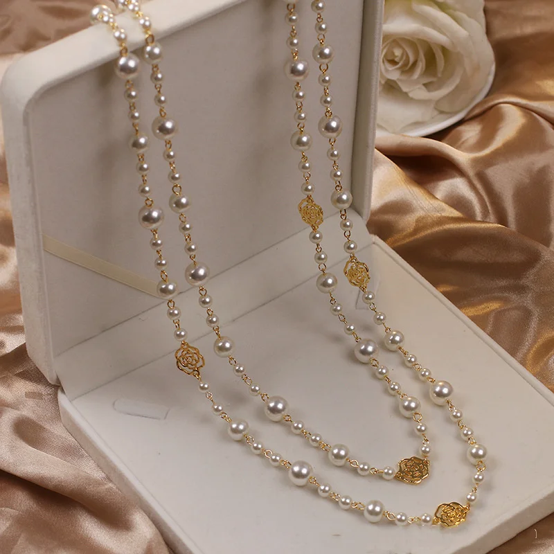 Gold Necklace with Elegant Pearl Accent