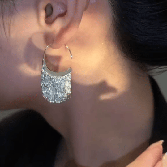 Earrings with bow-shaped tassel