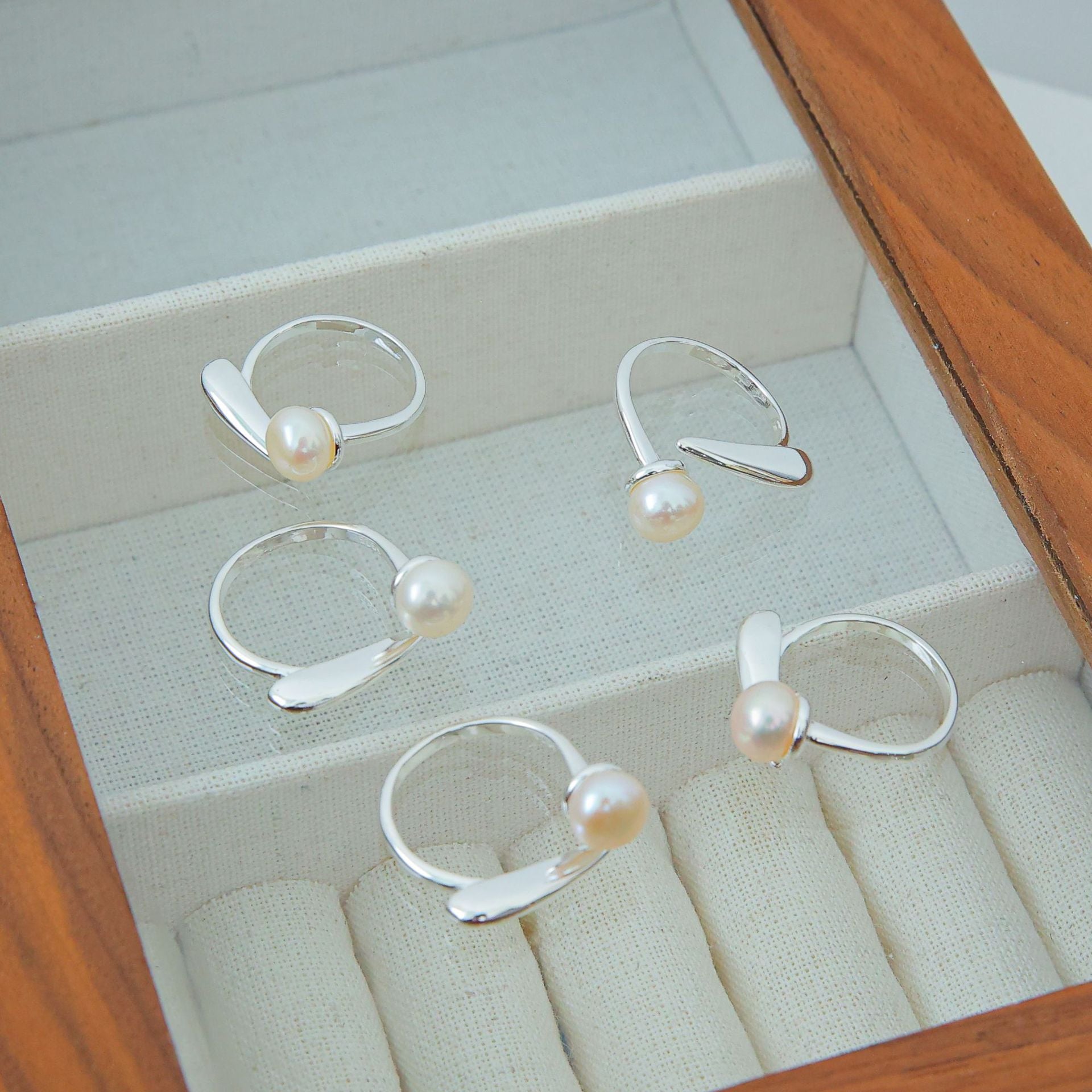 Sterling silver interlocking pearl ring