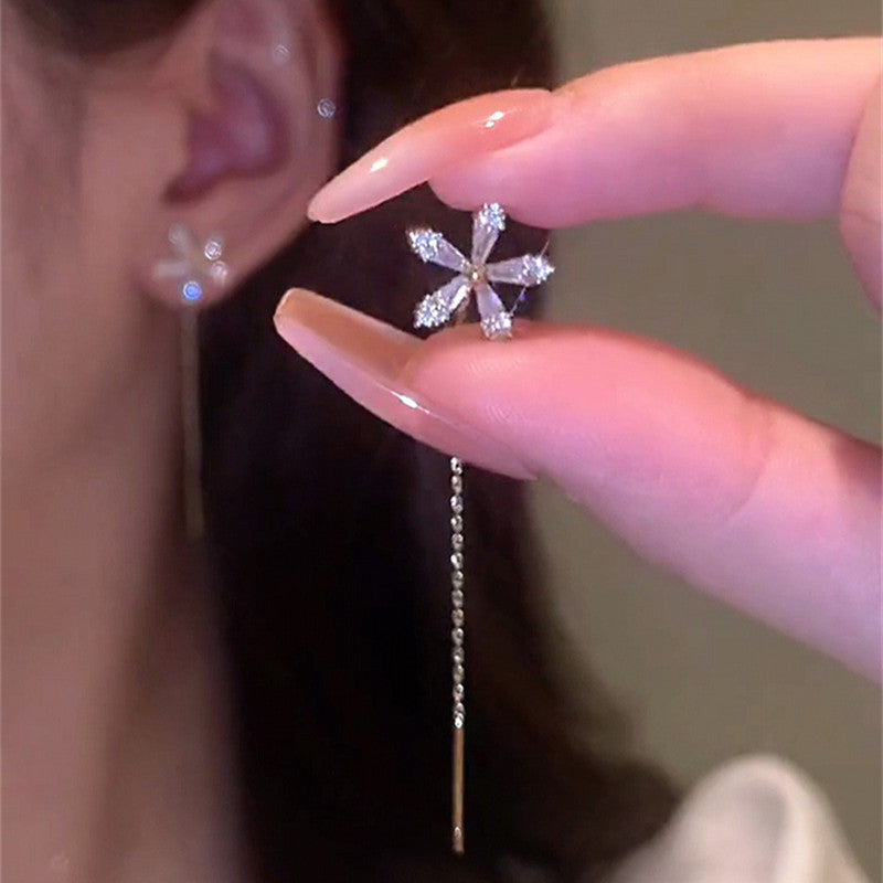 Shiny diamond flower earrings