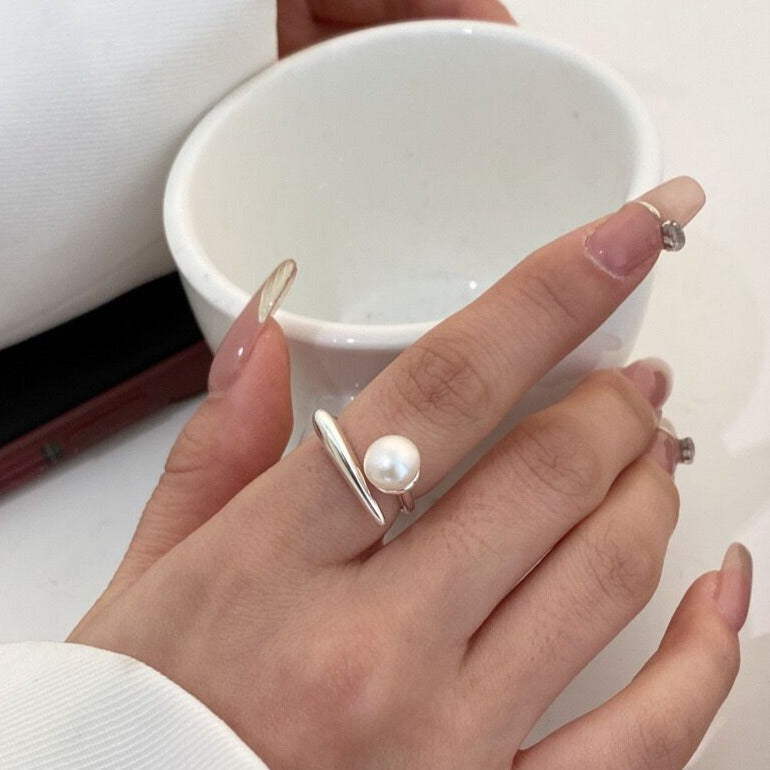 Sterling silver interlocking pearl ring