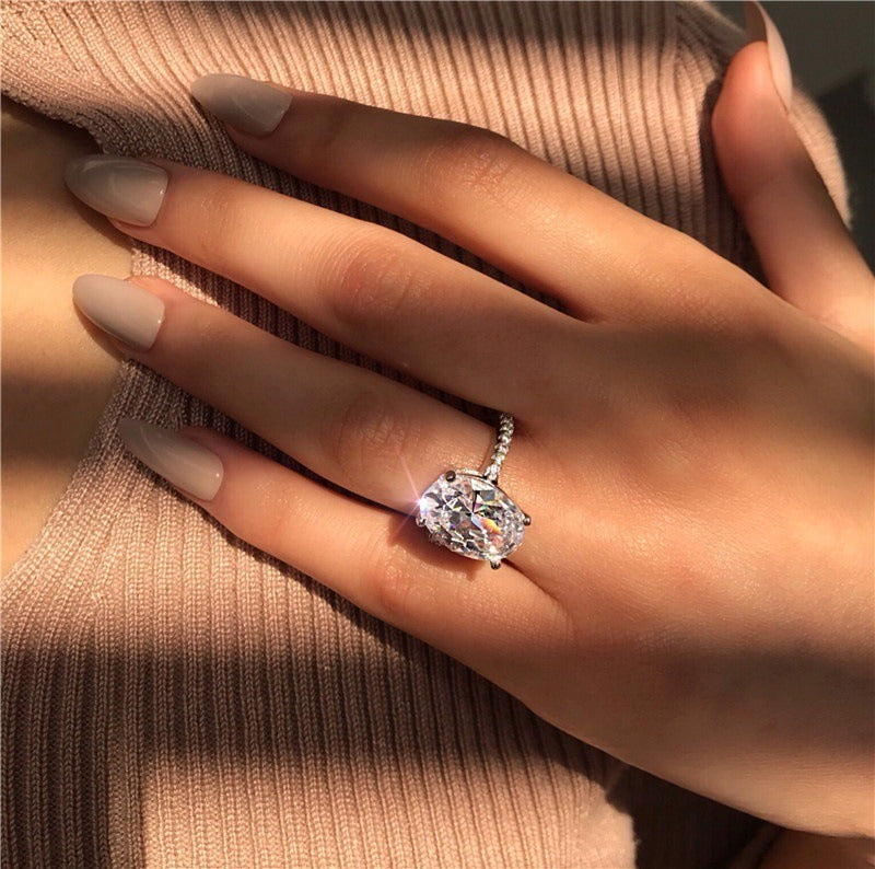 The Ivyial oval-cut ring