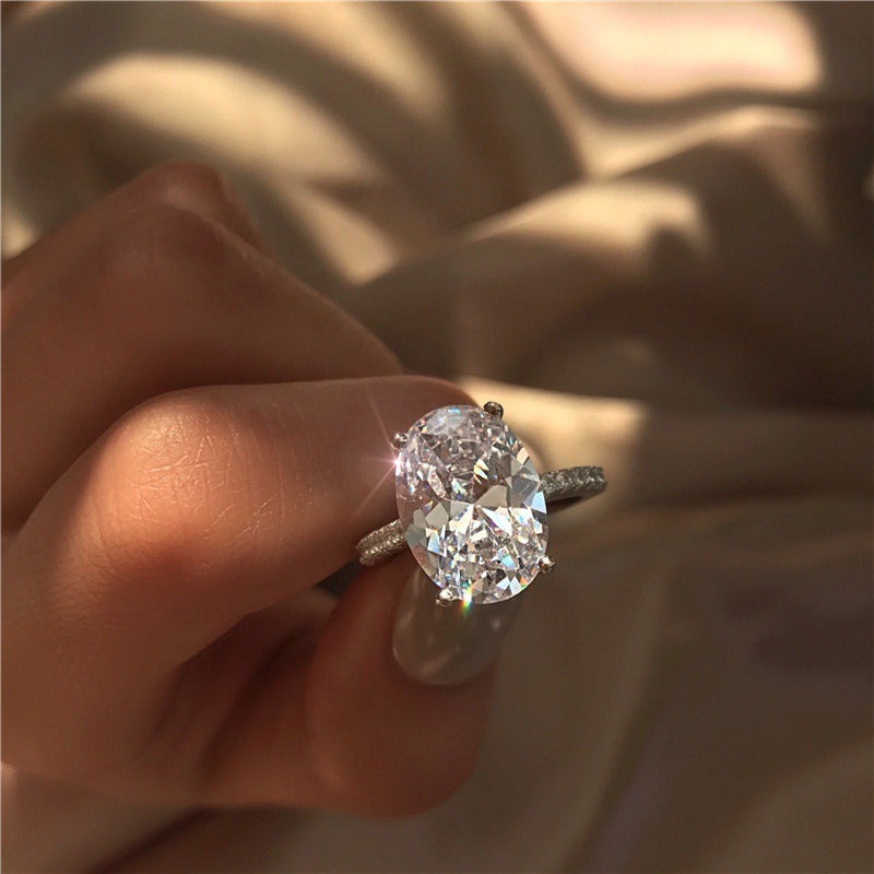 The Ivyial oval-cut ring
