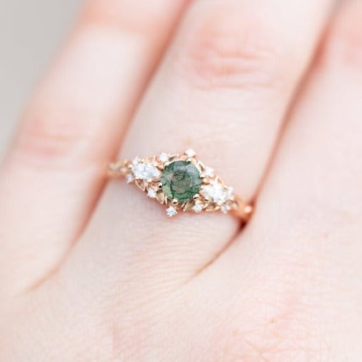 Round moss agate ring with labordiamond accent